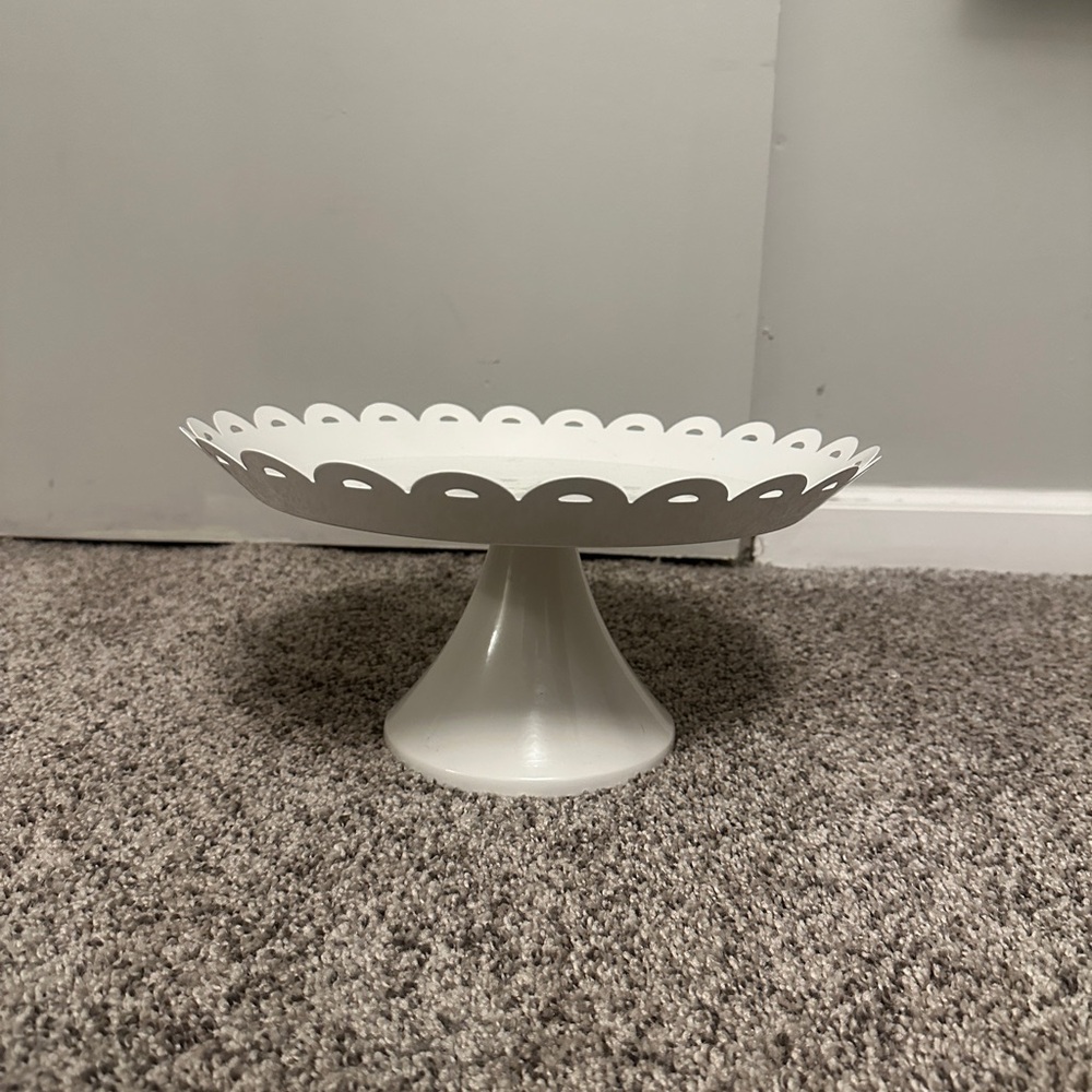 White Scalloped Cake Stand